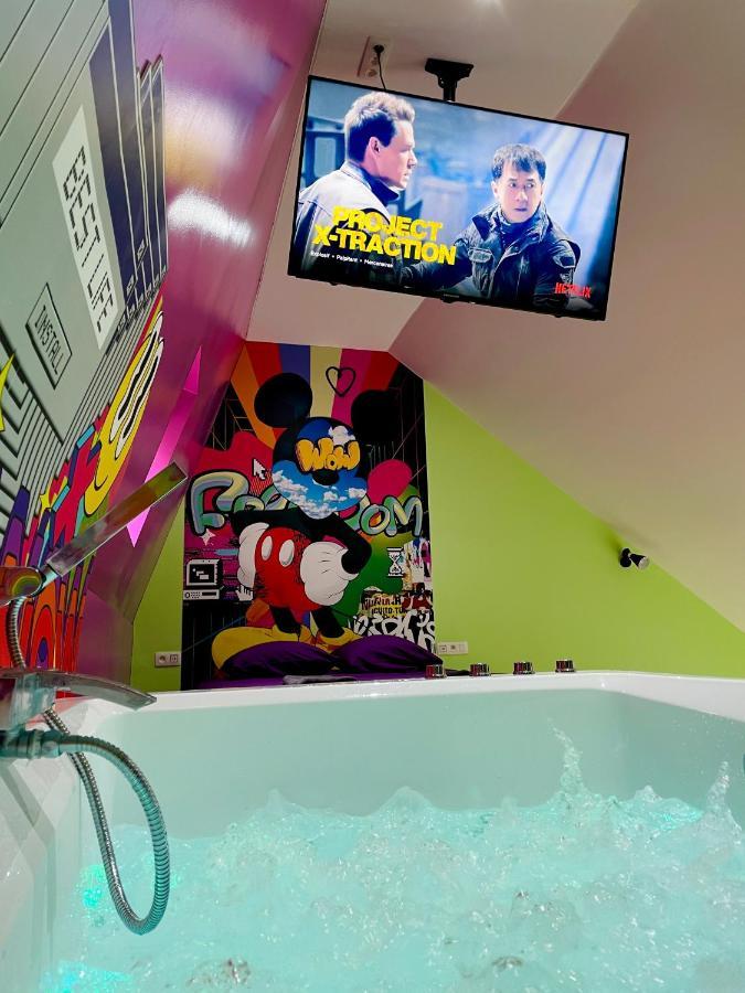 Capsule Forever Young - Jacuzzi - Sauna - Billard - Arcade De Jeux - Netflix & Home Cinema - Ping Pong Hastiere-par-dela Kültér fotó